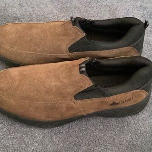 Denali Mens 11.5 Brown Black Leather Slip On Outdoor Hiker Casual Shoes